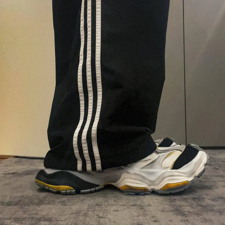 Balenciaga Cargo Sneaker Grey Black
Yellow