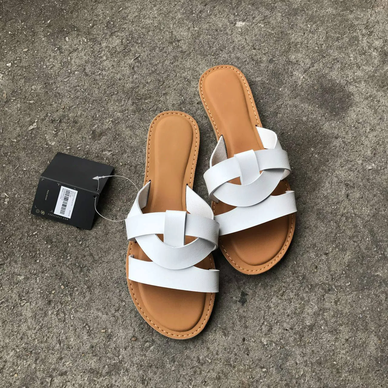 Casual flat sandals