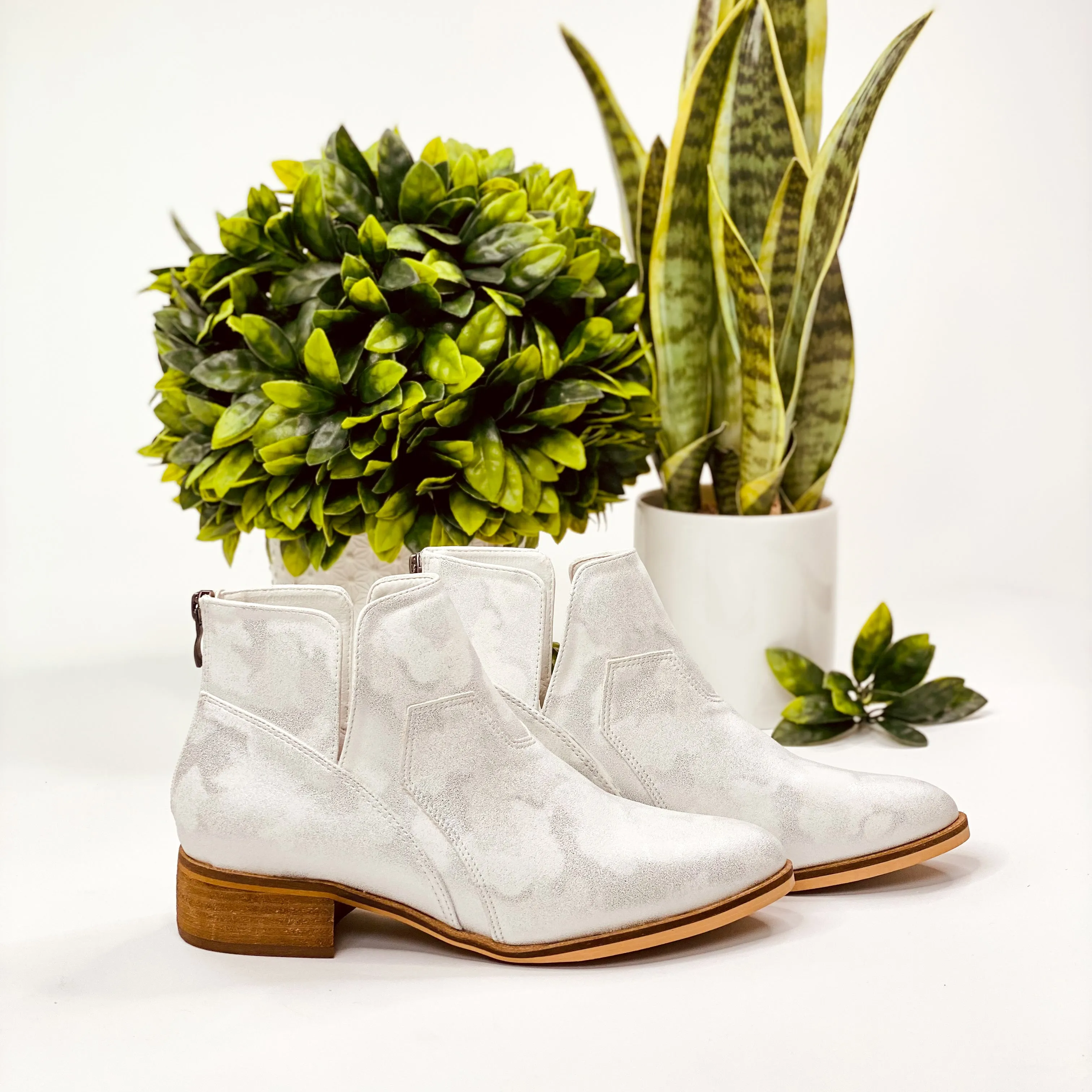 Curry Boot - White Metallic