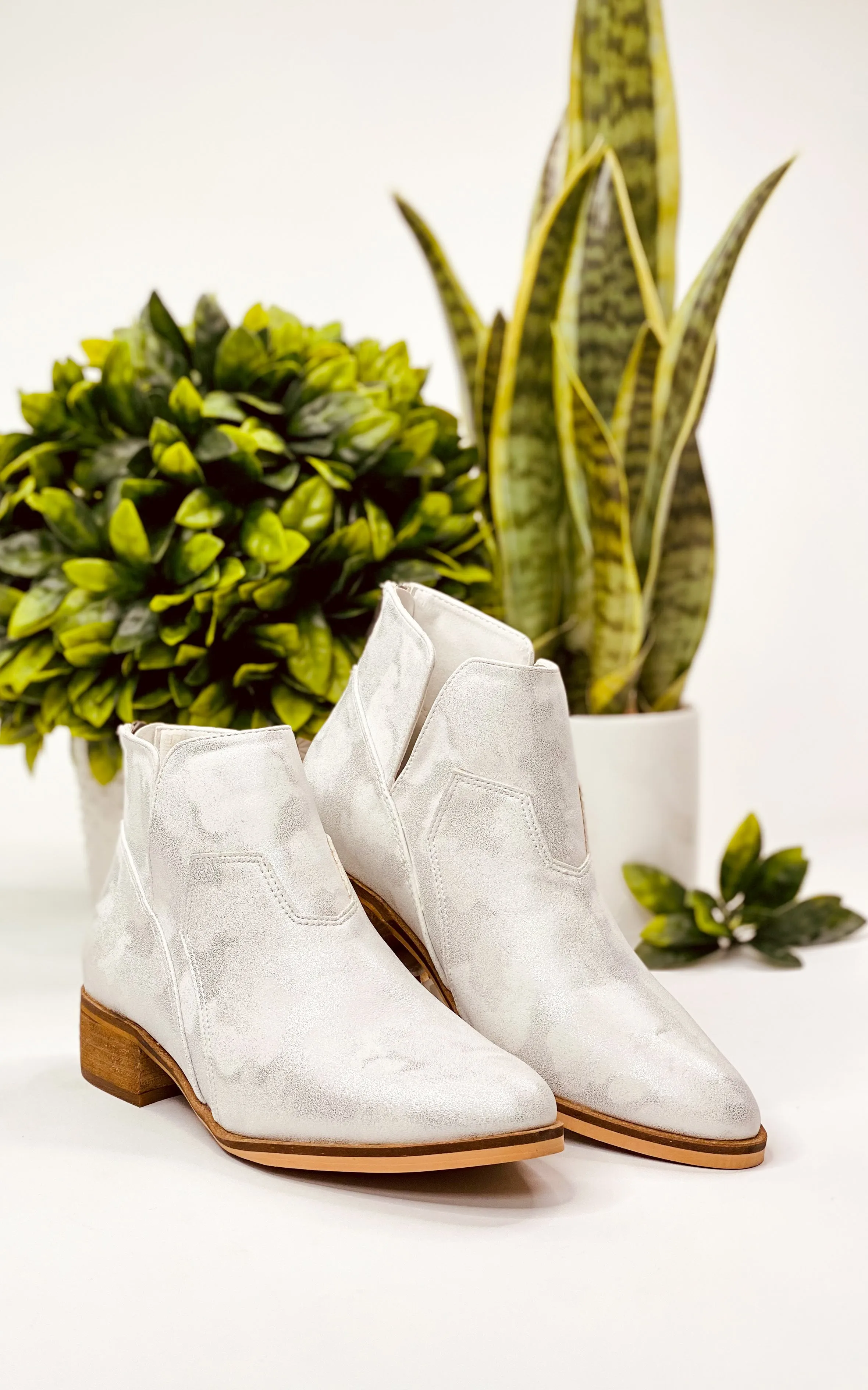 Curry Boot - White Metallic