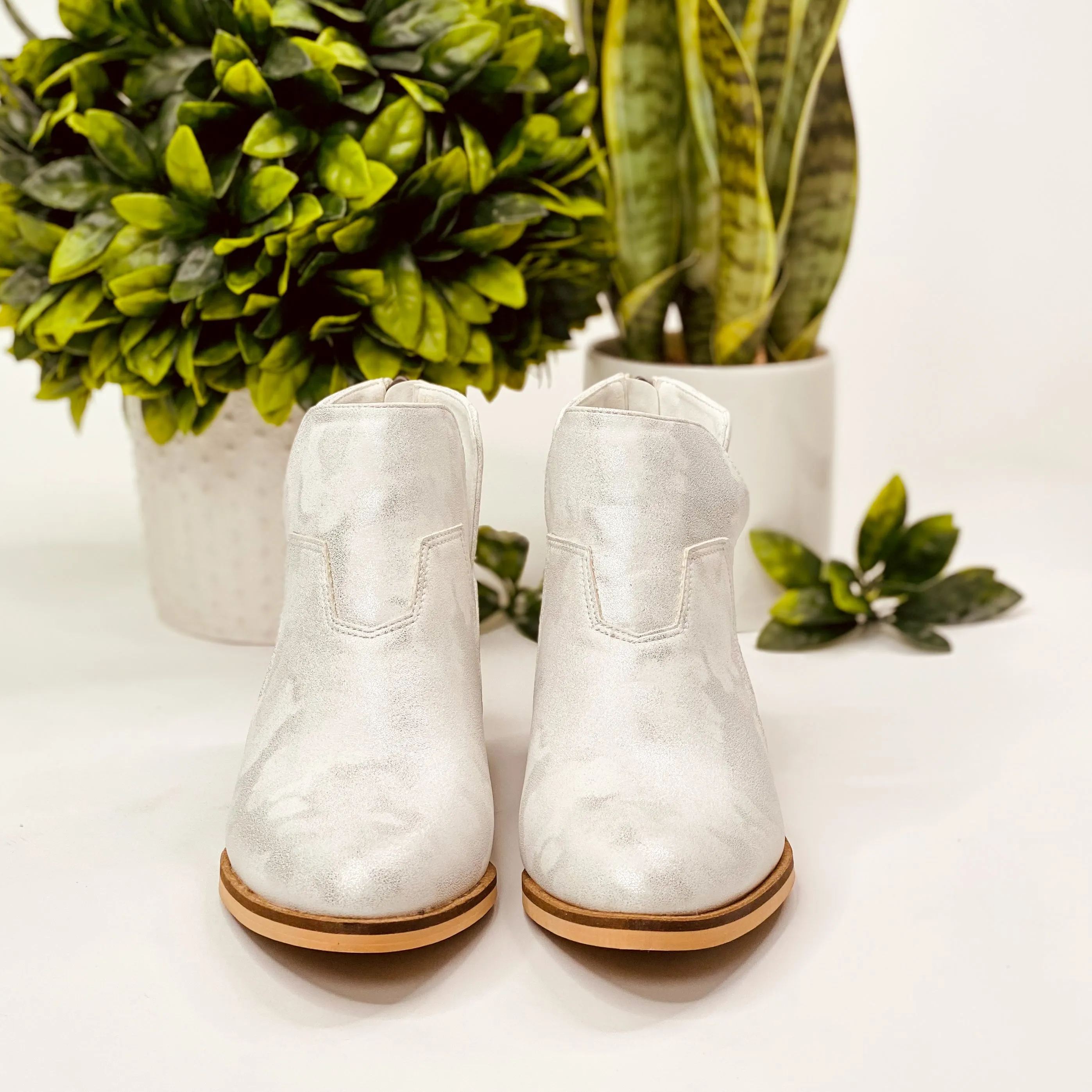 Curry Boot - White Metallic