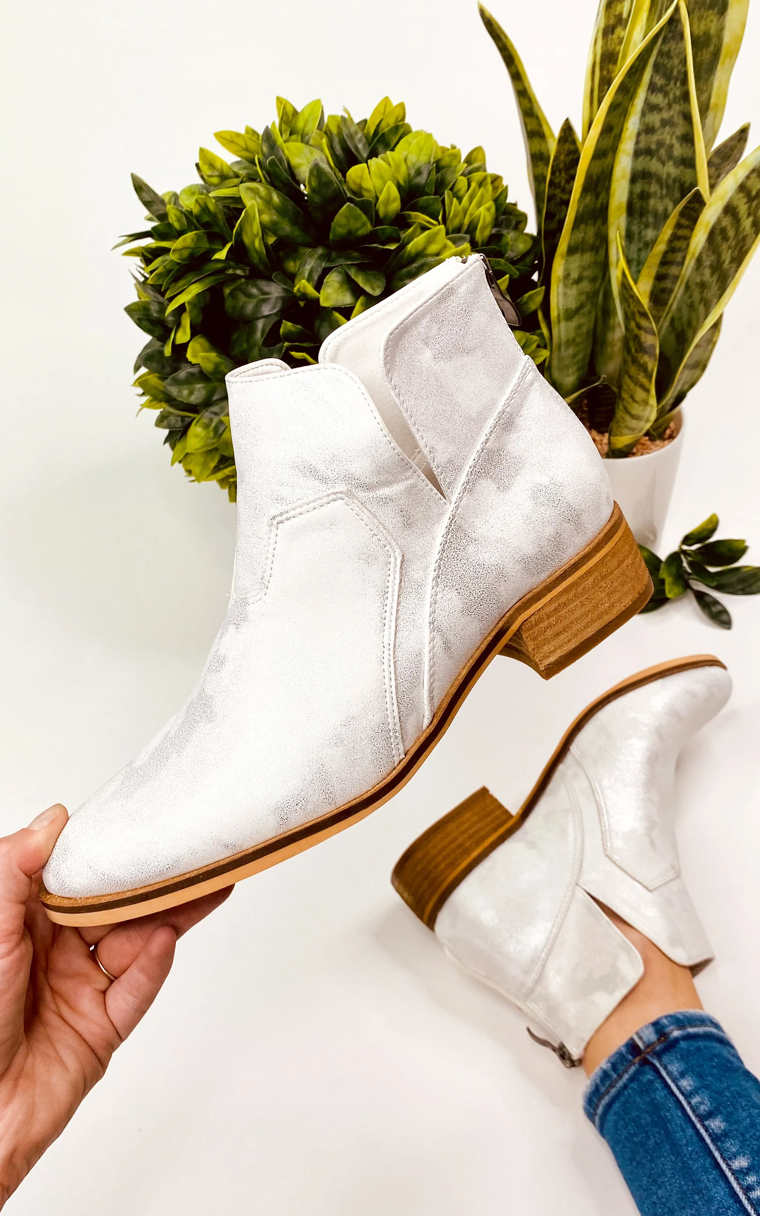 Curry Boot - White Metallic