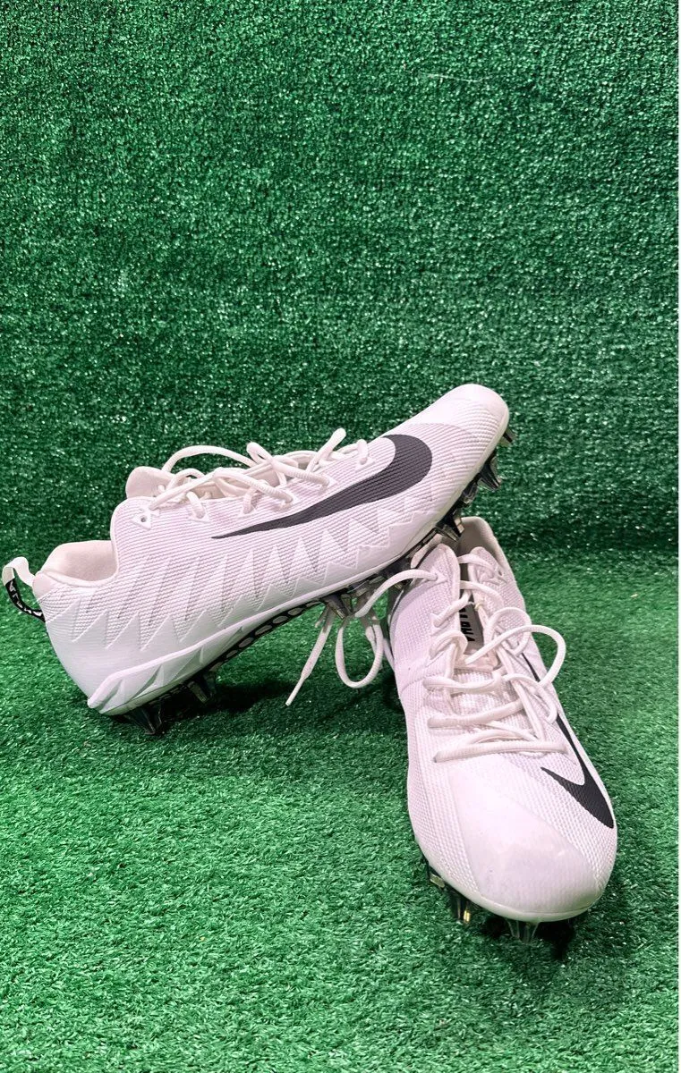 Nike Alpha Menace 15.0 Size Football Cleats