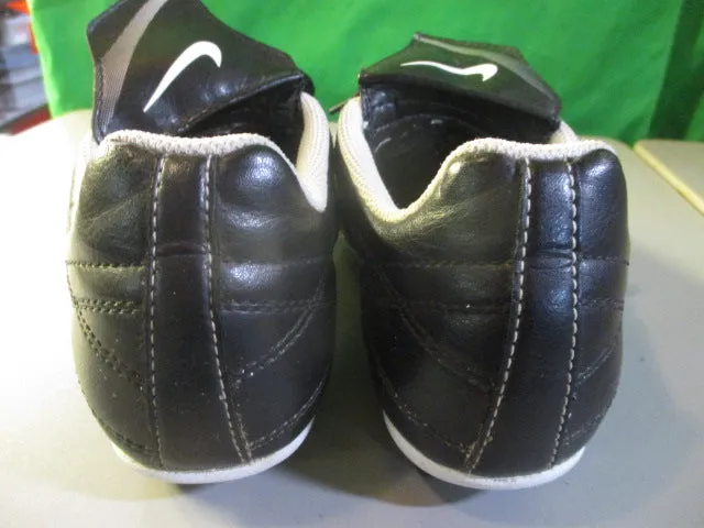 Used Nike Soccer Cleats Size 2.5