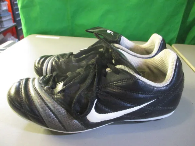 Used Nike Soccer Cleats Size 2.5