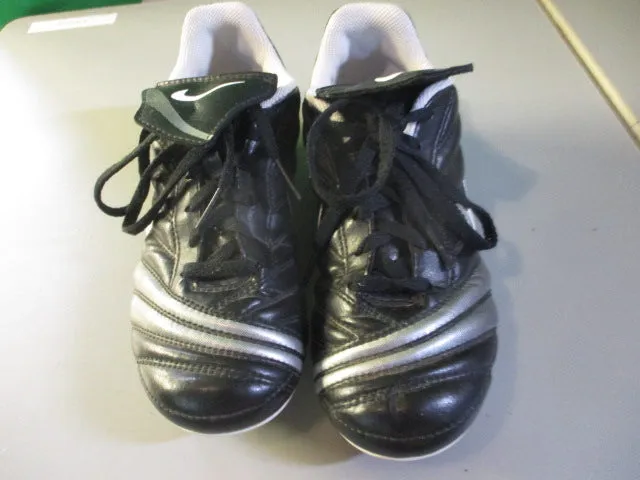 Used Nike Soccer Cleats Size 2.5